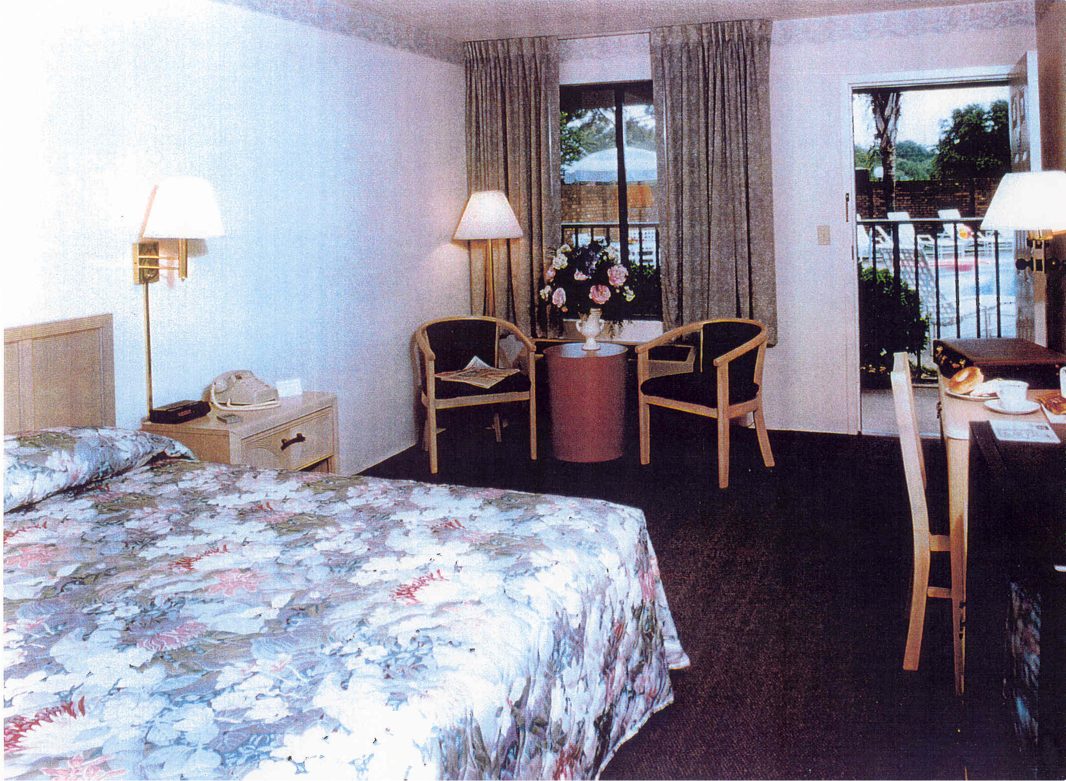 shoneysroom.jpg